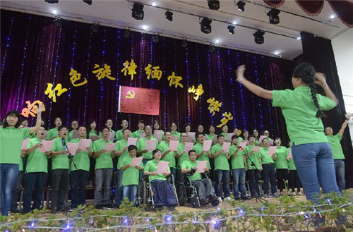 图为一支部参加合唱比赛